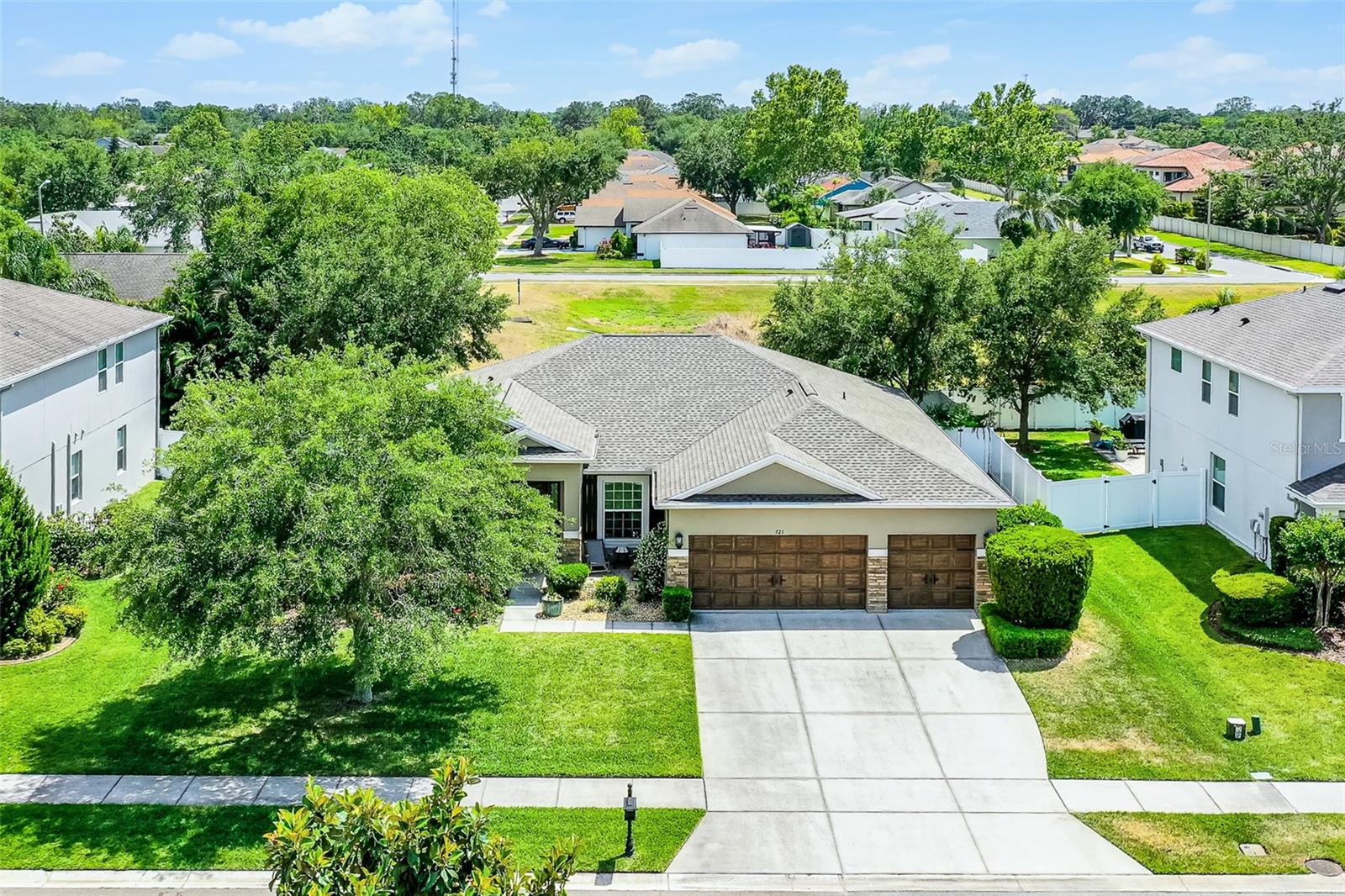 721 LAKE COVE POINTE CIRCLE