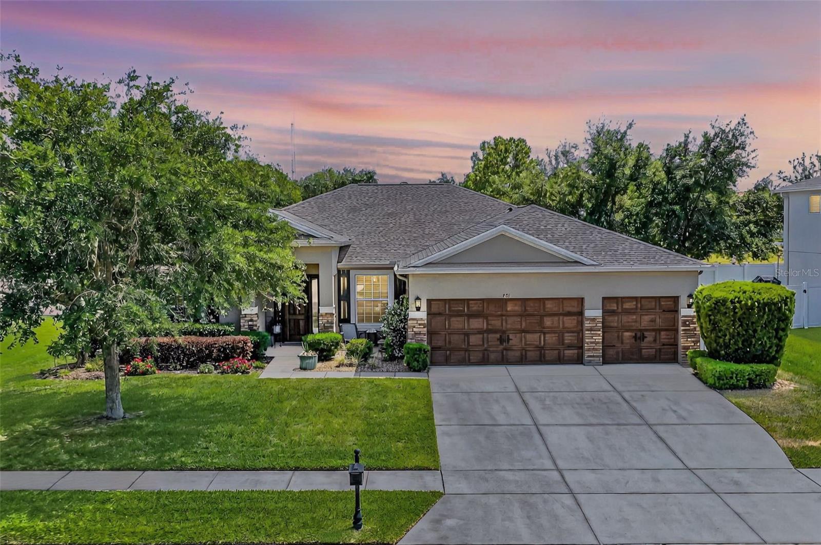 721 LAKE COVE POINTE CIRCLE