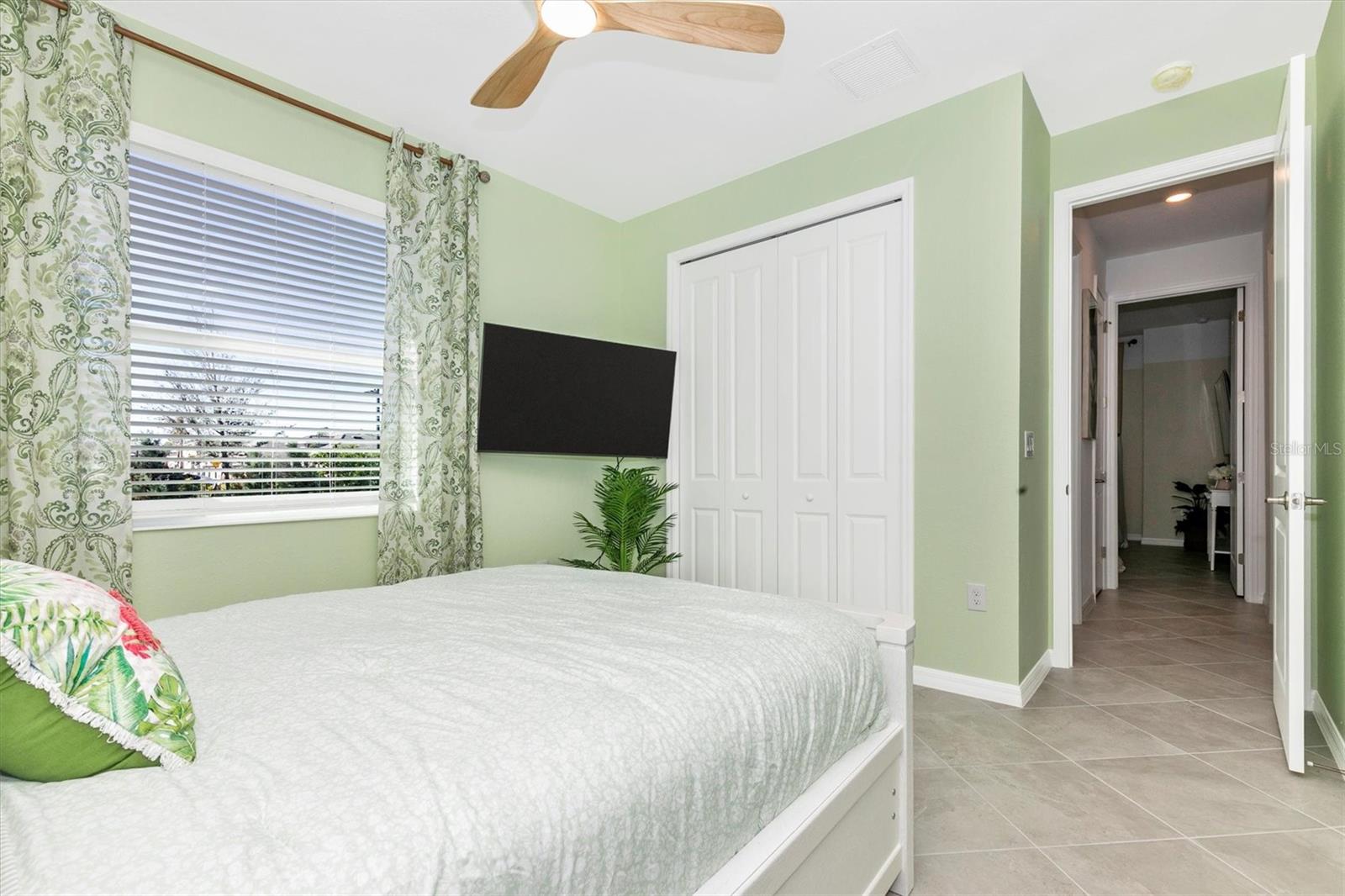WELLEN PARK GOLF & COUNTRY CLUB - Residential Lease