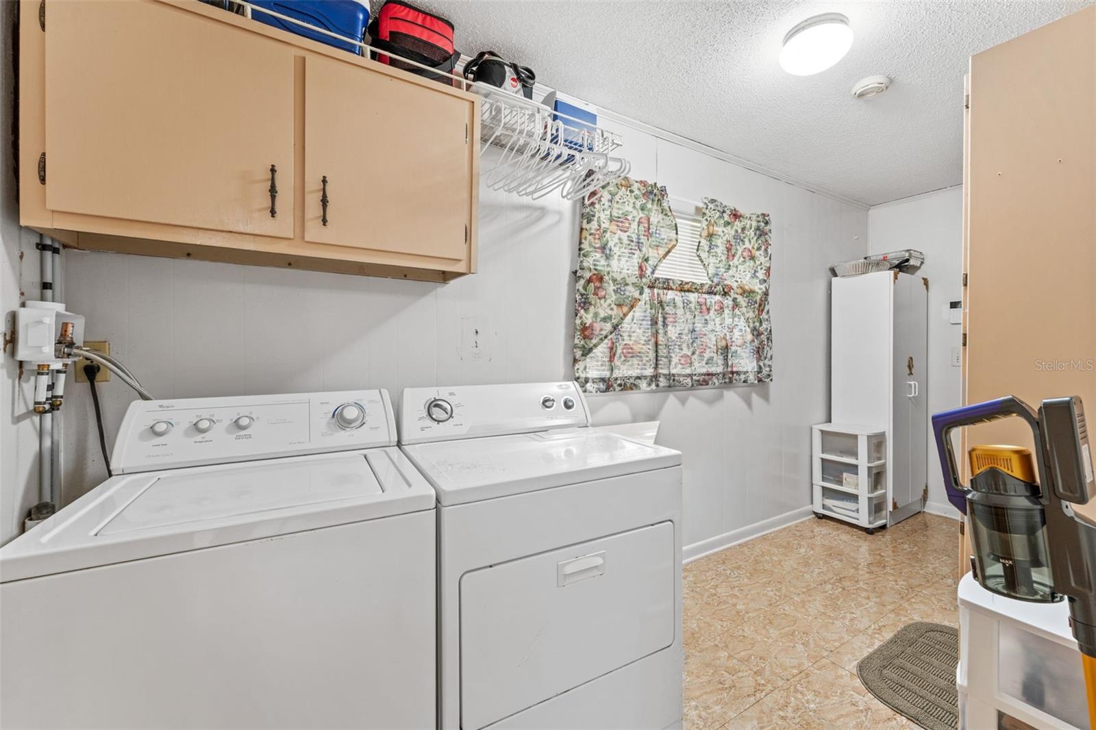 HIDDEN HARBOUR - Residential