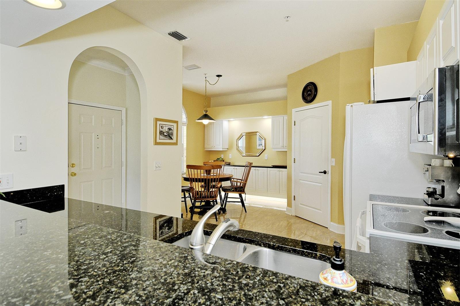 HERITAGE OAKS GOLF & COUNTRY CLUB - Residential