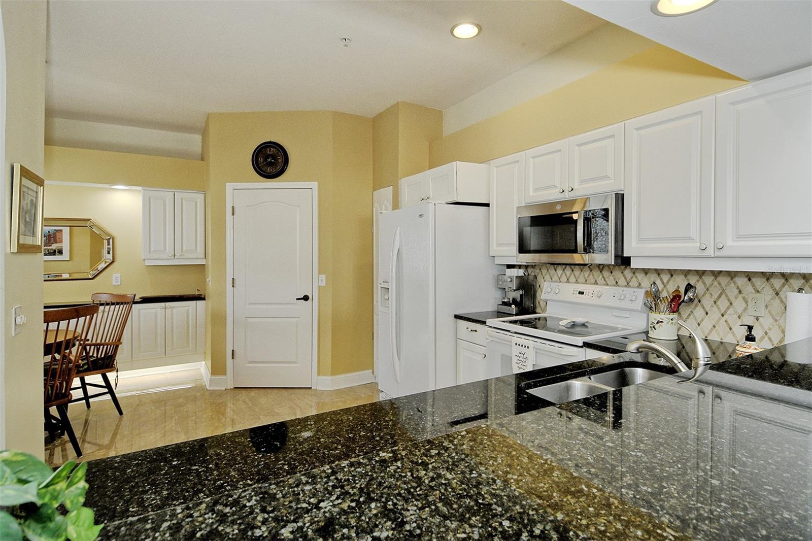 HERITAGE OAKS GOLF & COUNTRY CLUB - Residential