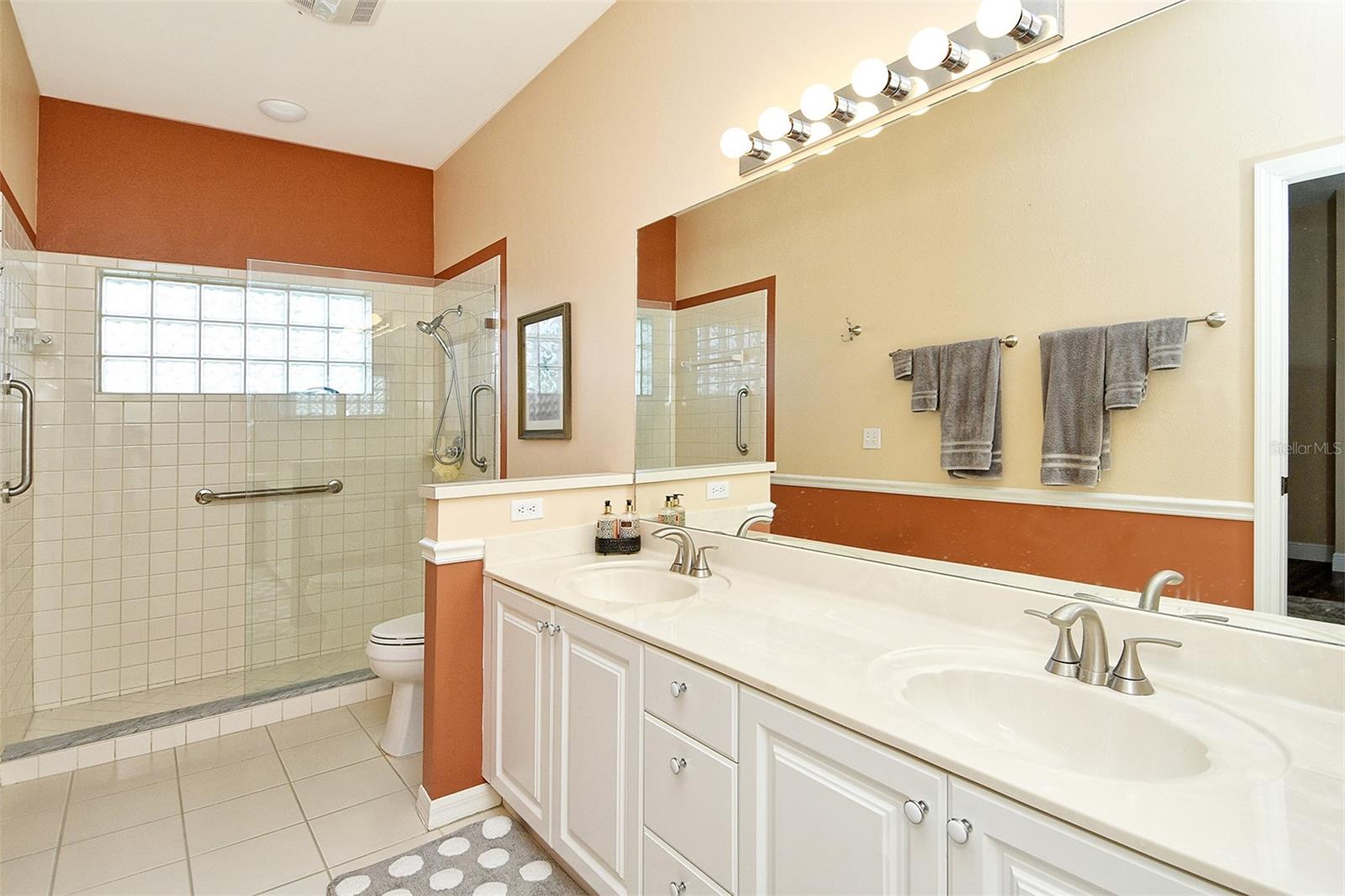 HERITAGE OAKS GOLF & COUNTRY CLUB - Residential