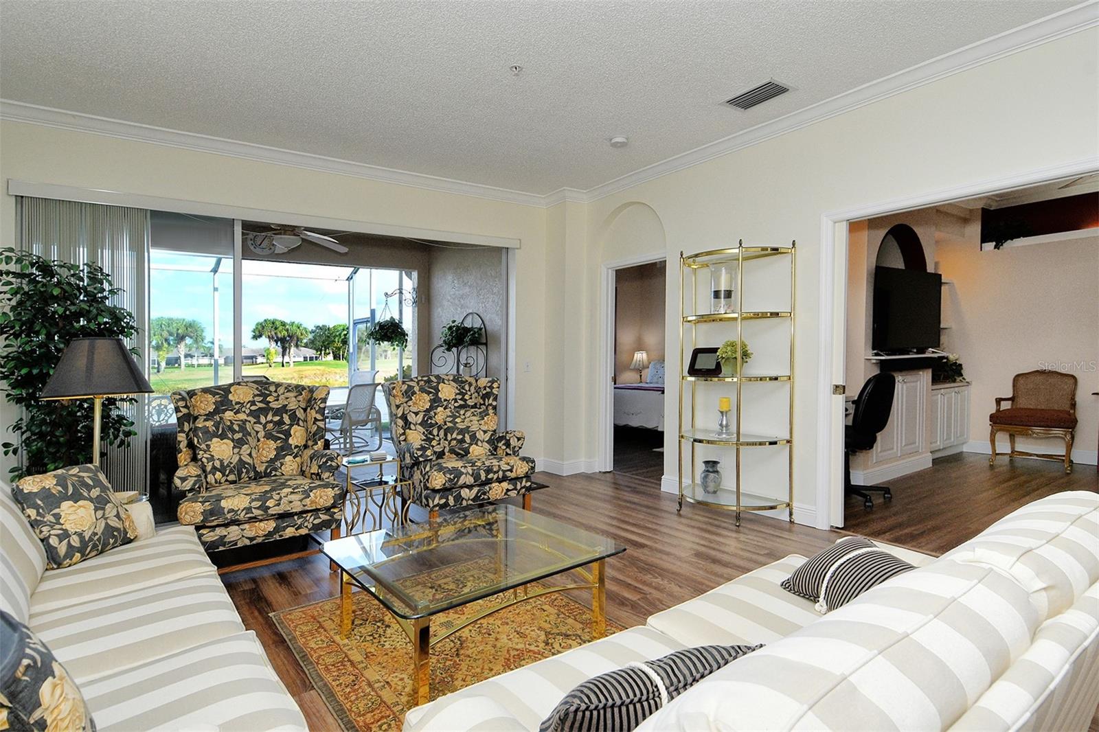 HERITAGE OAKS GOLF & COUNTRY CLUB - Residential