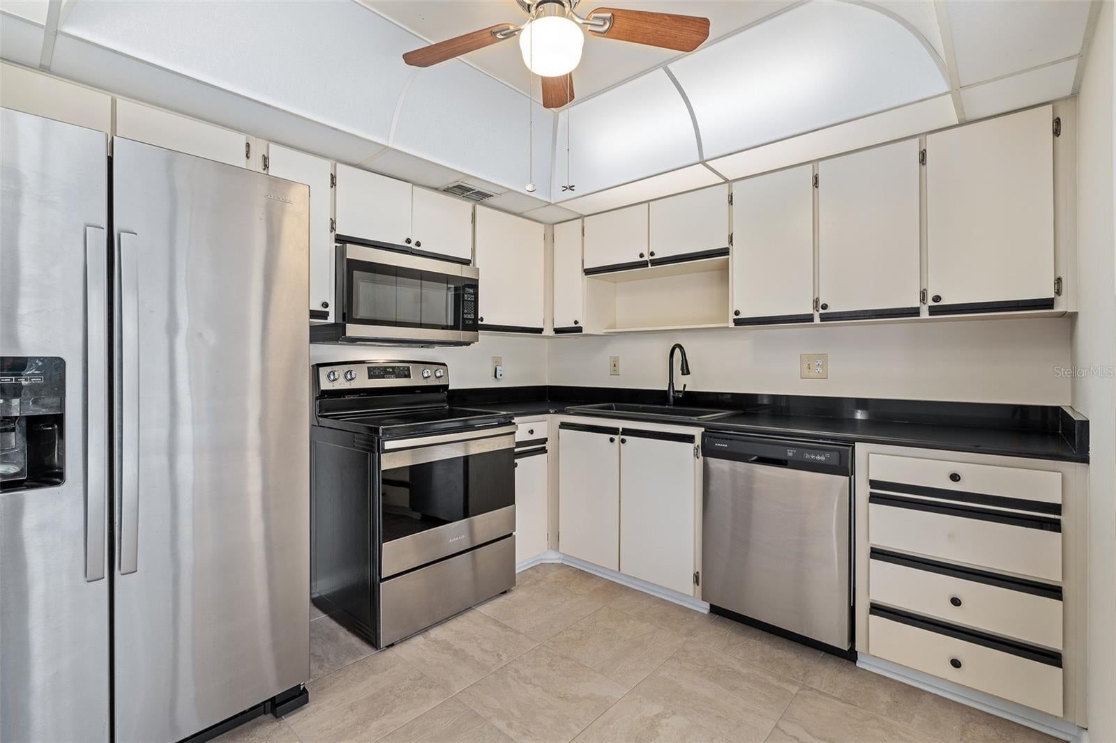 275 INDIGO DRIVE 1040