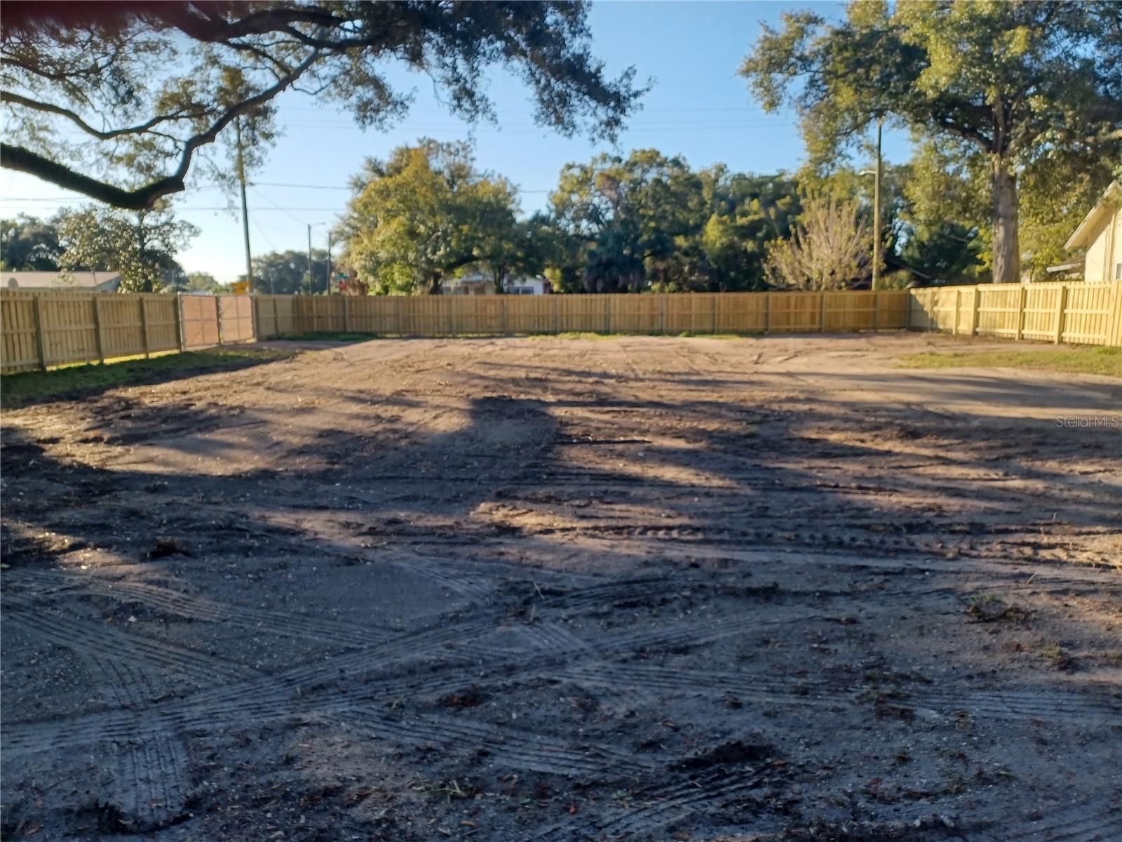 LIVINGSTON HEIGHTS - Land