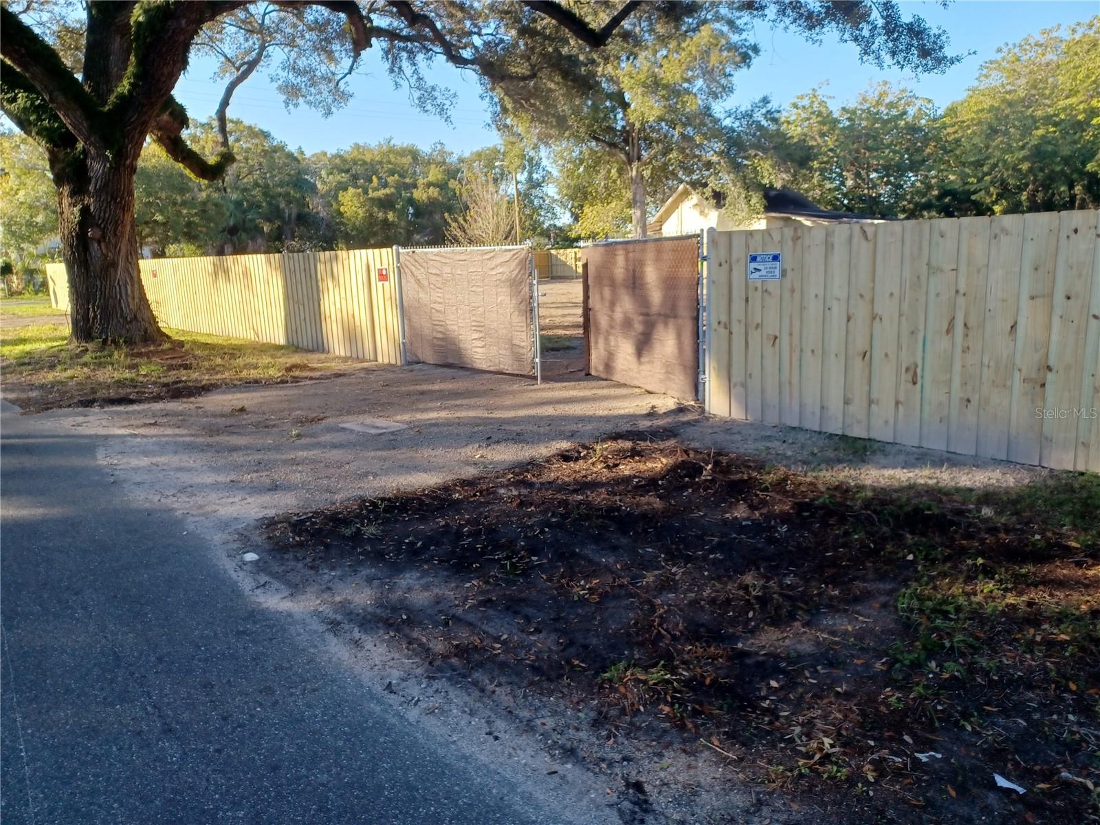 LIVINGSTON HEIGHTS - Land