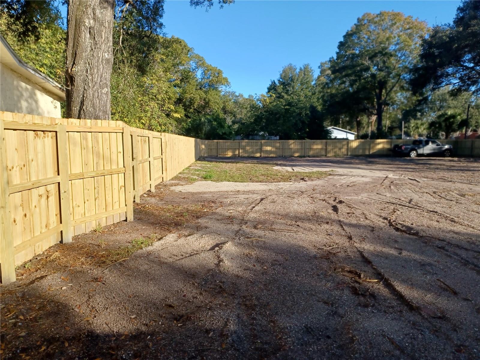 LIVINGSTON HEIGHTS - Land