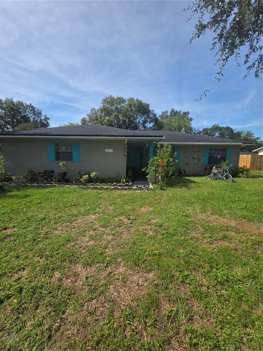 Don't Miss these opportunities!!!!Well-Maintained 3-Bedroom, 2-Bath Home on 0.28 Acres
This inviting single-story residence offers 3 bedrooms and 2 full bathrooms on a generous 0.28-acre lot. The home features a bright living area, a modern kitchen with updated appliances, and a functional layout designed for comfort and convenience. The primary suite includes an en-suite bathroom and ample closet space. Two additional bedrooms provide flexibility for guests, family, or home office needs. The expansive backyard offers excellent potential for outdoor living, gardening, or future expansion. Located in a quiet, established neighborhood with convenient access to schools, shopping centers, and major highways. A must-see property that combines space, location, and value.