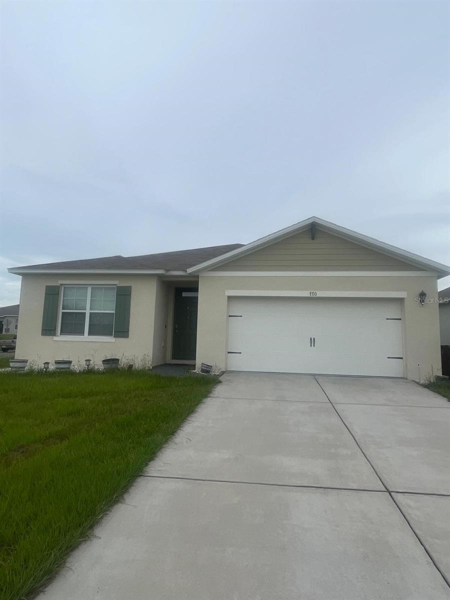 Welcome to this beautiful and bright home located in a quiet and well-connected neighborhood in Haines City. Featuring 4 spacious bedrooms and 2 full bathrooms, this property is ideal for families or anyone looking for comfort and space.
Key Features:
Open, naturally well-lit living spaces
Combined living and dining area, perfect for family gatherings
Modern kitchen with plenty of cabinet space and appliances
Primary bedroom with en-suite bathroom
Indoor laundry area
Private backyard
Option to rent fully furnished for $2,500/month
Conveniently located near schools, shopping centers, parks, and with easy access to major roads—this home offers the perfect balance of peace and practicality.
Move-in ready!
Don’t miss the opportunity to live in a safe, family-friendly residential area.