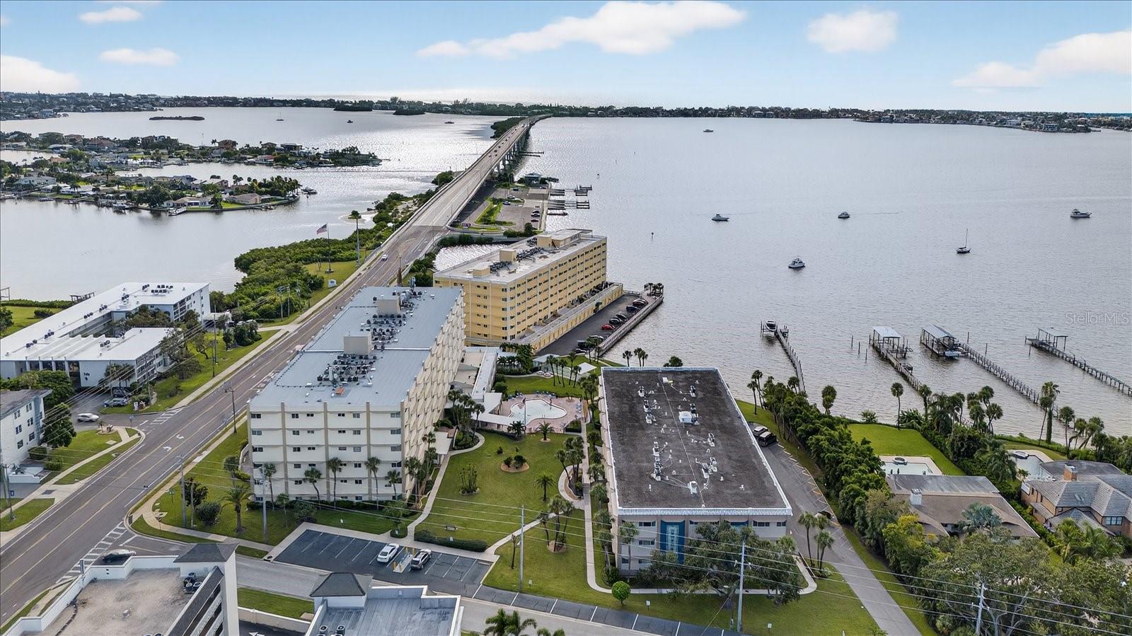 HARBOUR CLUB CONDO 3 - Residential