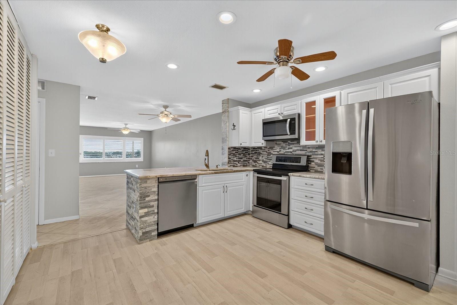 HARBOUR CLUB CONDO 3 - Residential