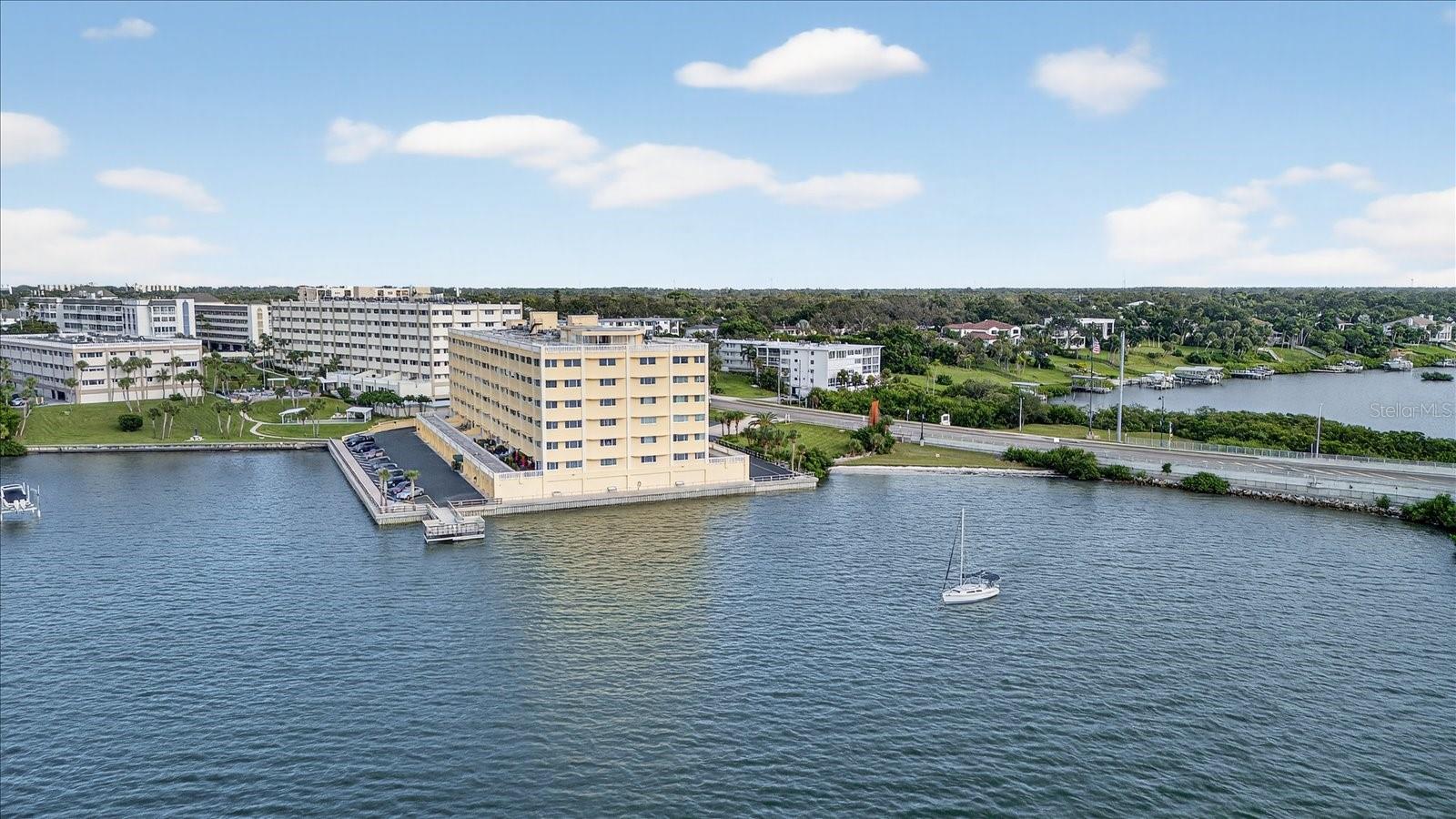 HARBOUR CLUB CONDO 3 - Residential