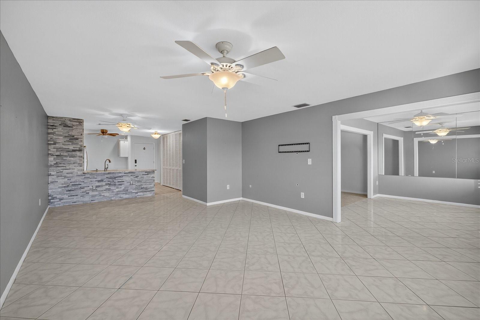 HARBOUR CLUB CONDO 3 - Residential