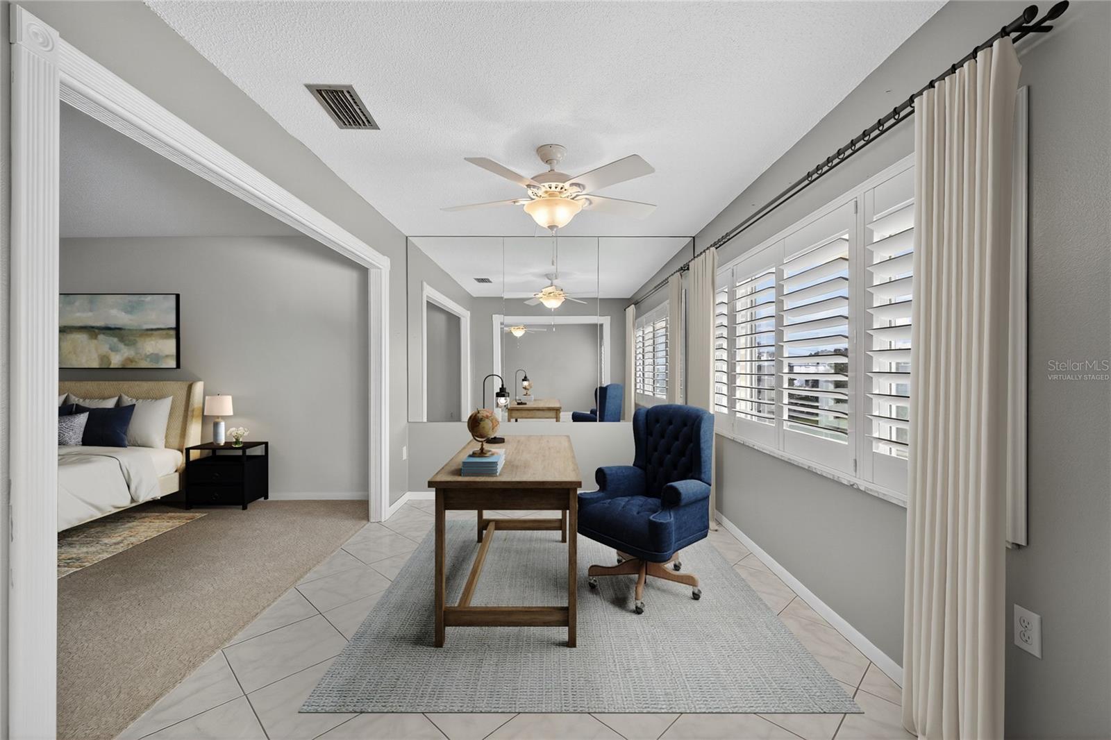 HARBOUR CLUB CONDO 3 - Residential