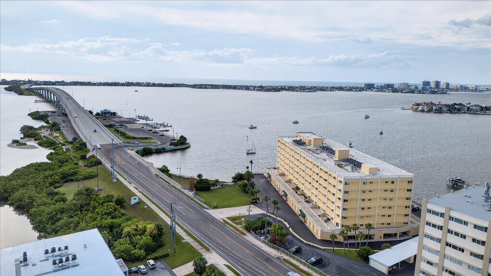 HARBOUR CLUB CONDO 3 - Residential