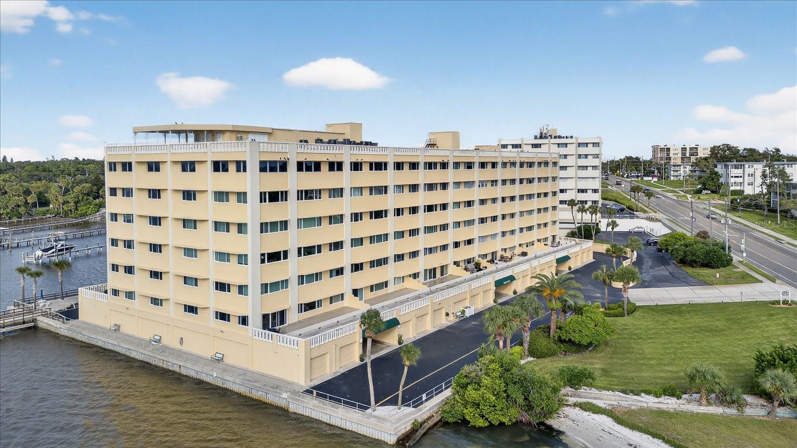 HARBOUR CLUB CONDO 3 - Residential