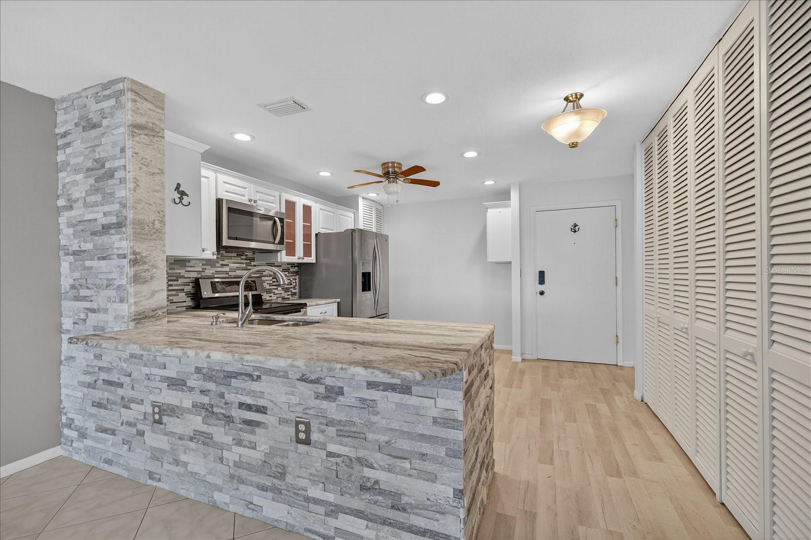 HARBOUR CLUB CONDO 3 - Residential