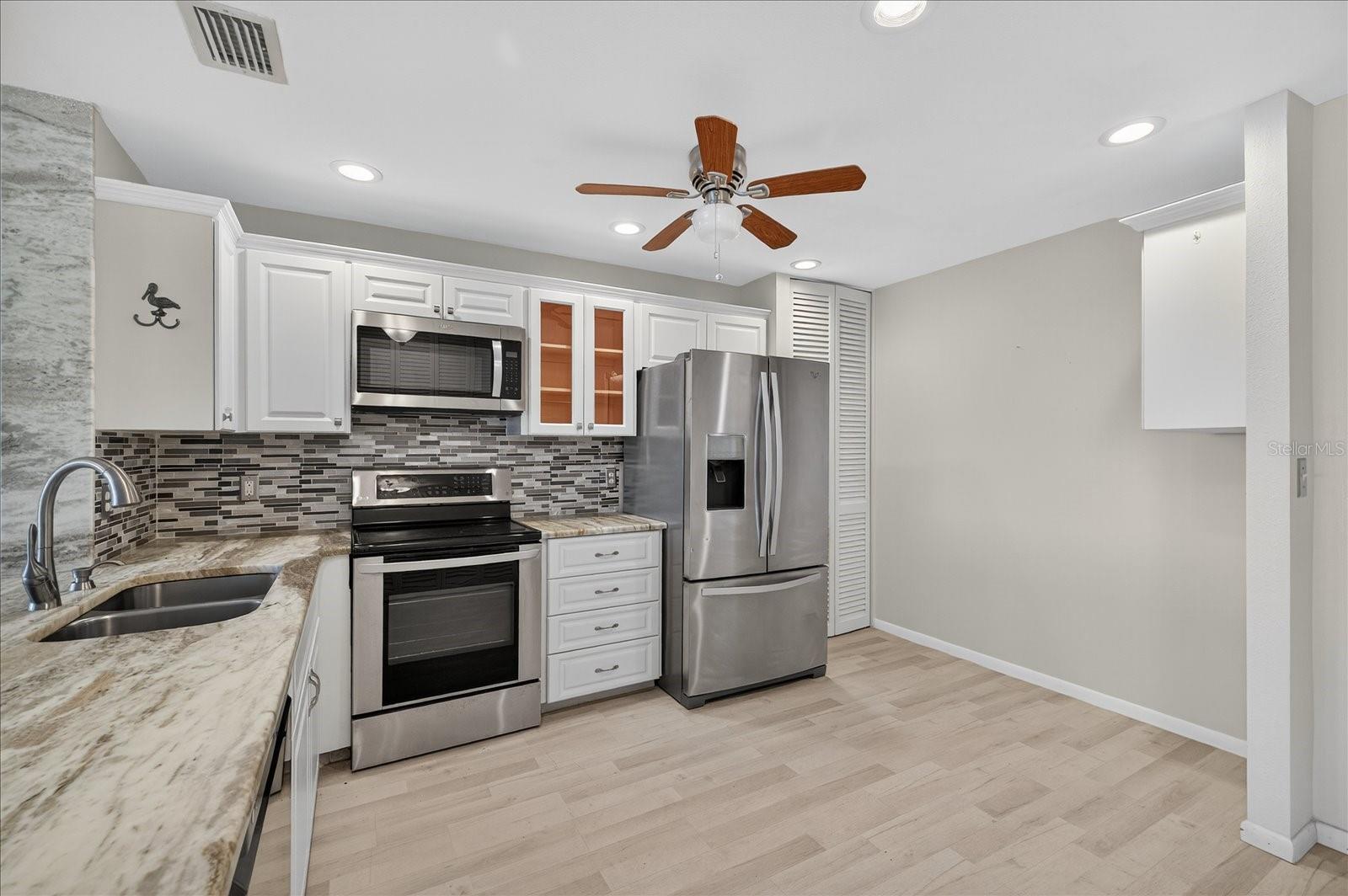 HARBOUR CLUB CONDO 3 - Residential