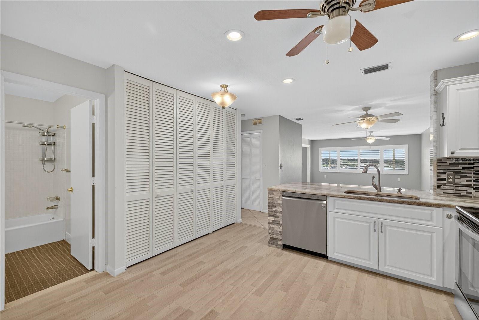 HARBOUR CLUB CONDO 3 - Residential