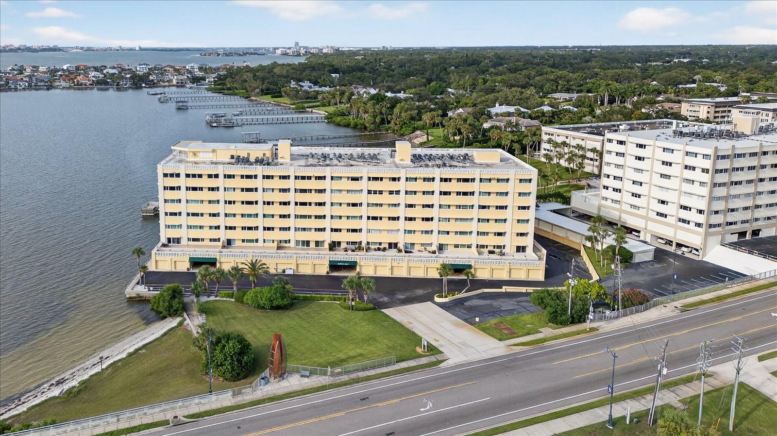 HARBOUR CLUB CONDO 3 - Residential