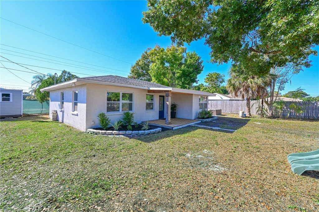 Photo of 1712 63rd Avenue W, Bradenton, FL 34207 (MLS # A4672892)