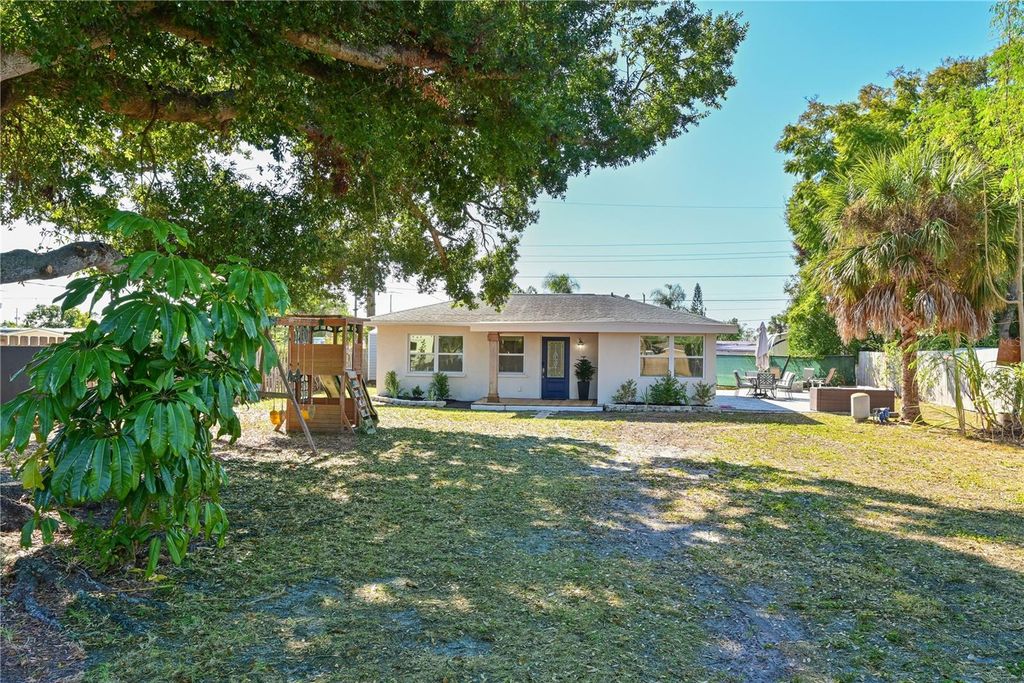 Photo of 1712 63rd Avenue W, Bradenton, FL 34207 (MLS # A4672892)