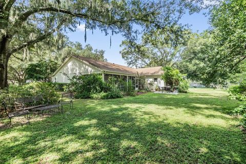 A home in VALRICO