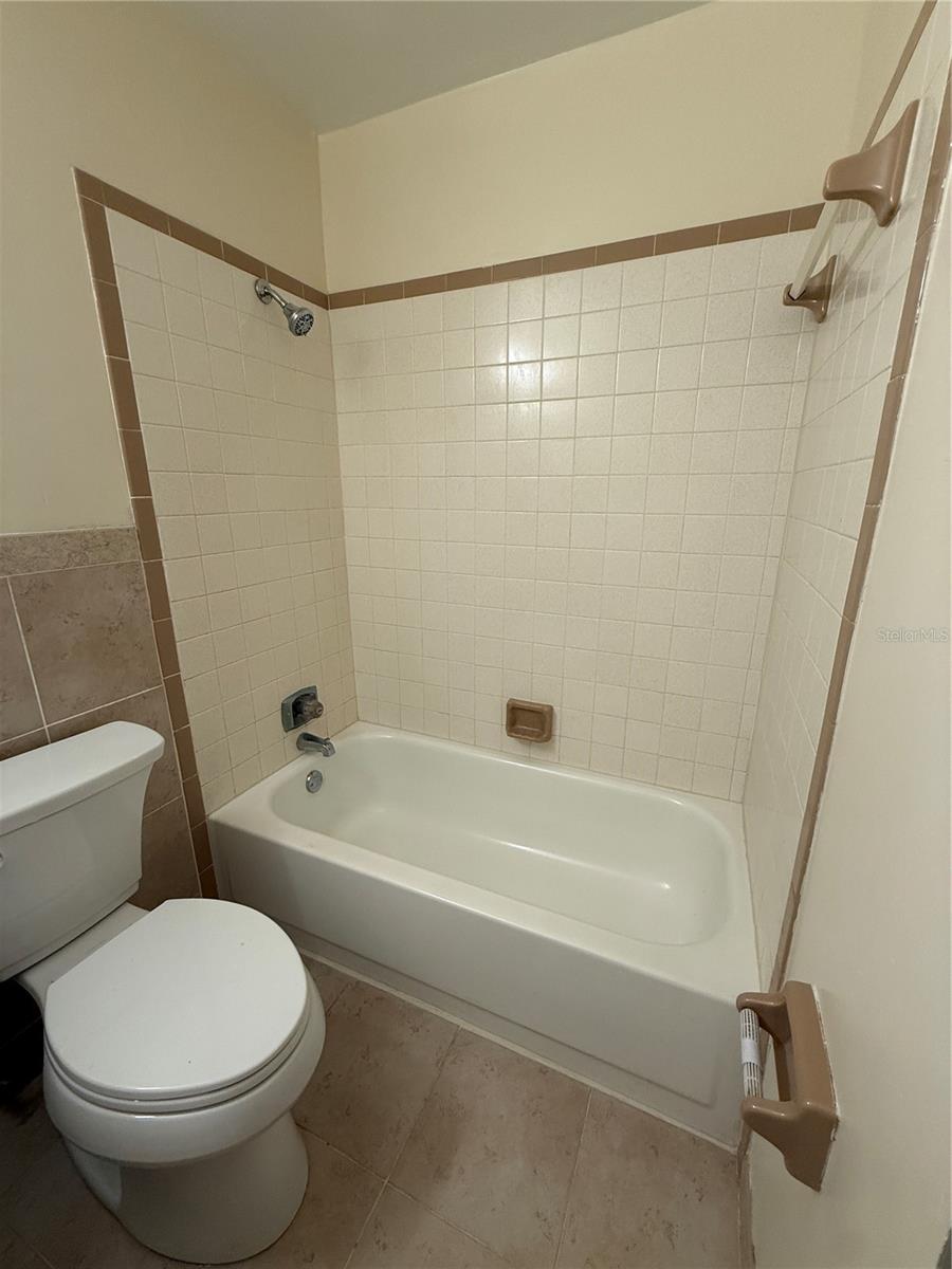 SUGARFOOT OAKS/LINTON OAKS - Residential Lease