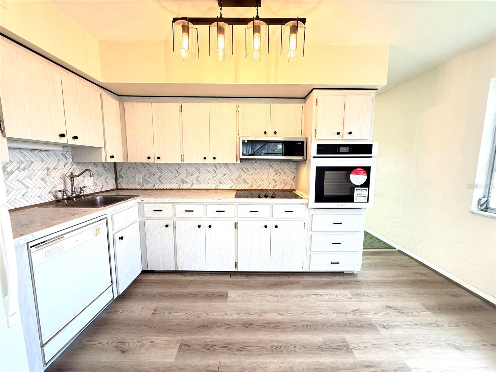 ON TOP OF THE WORLD - Residential