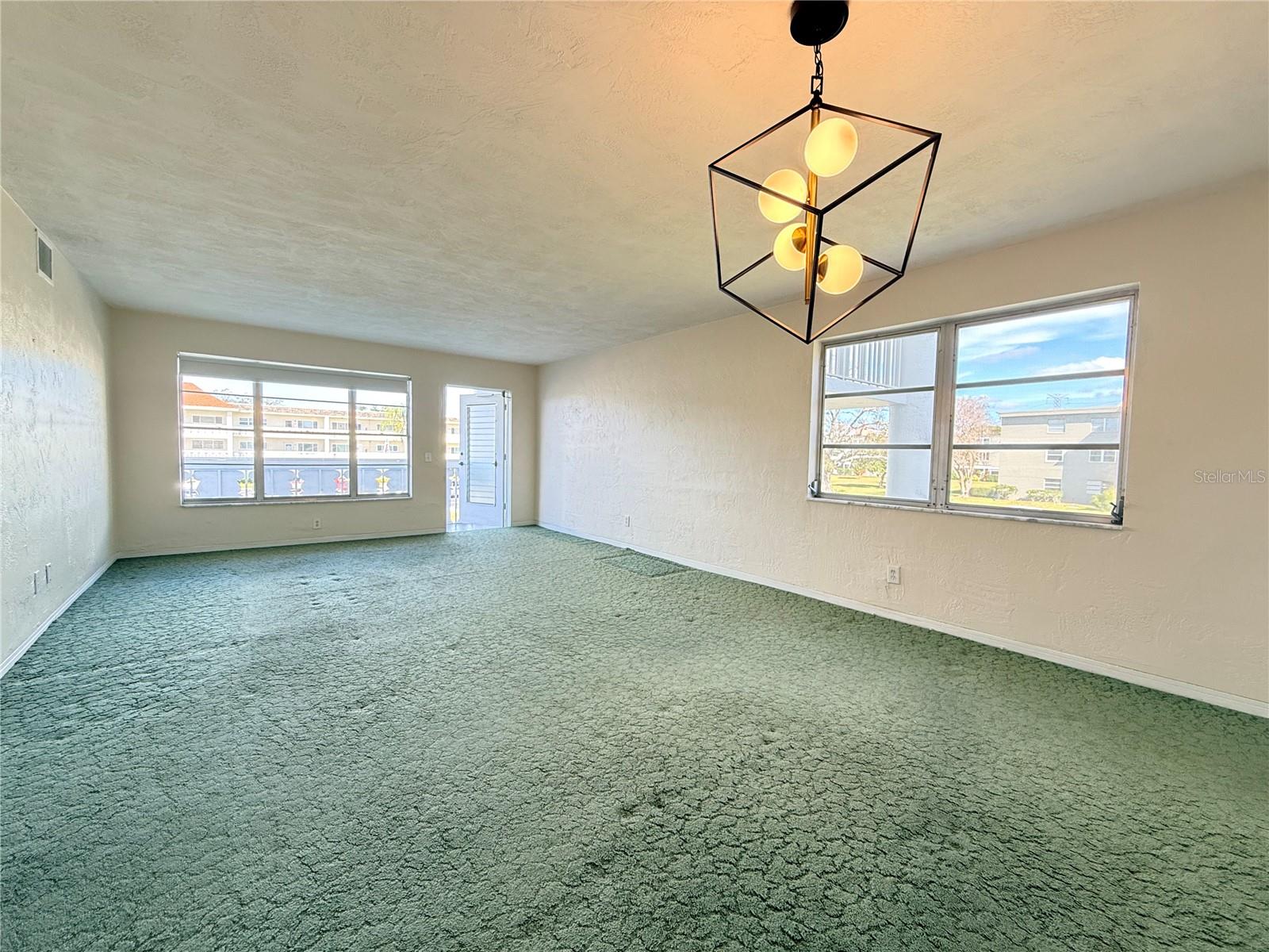 ON TOP OF THE WORLD - Residential