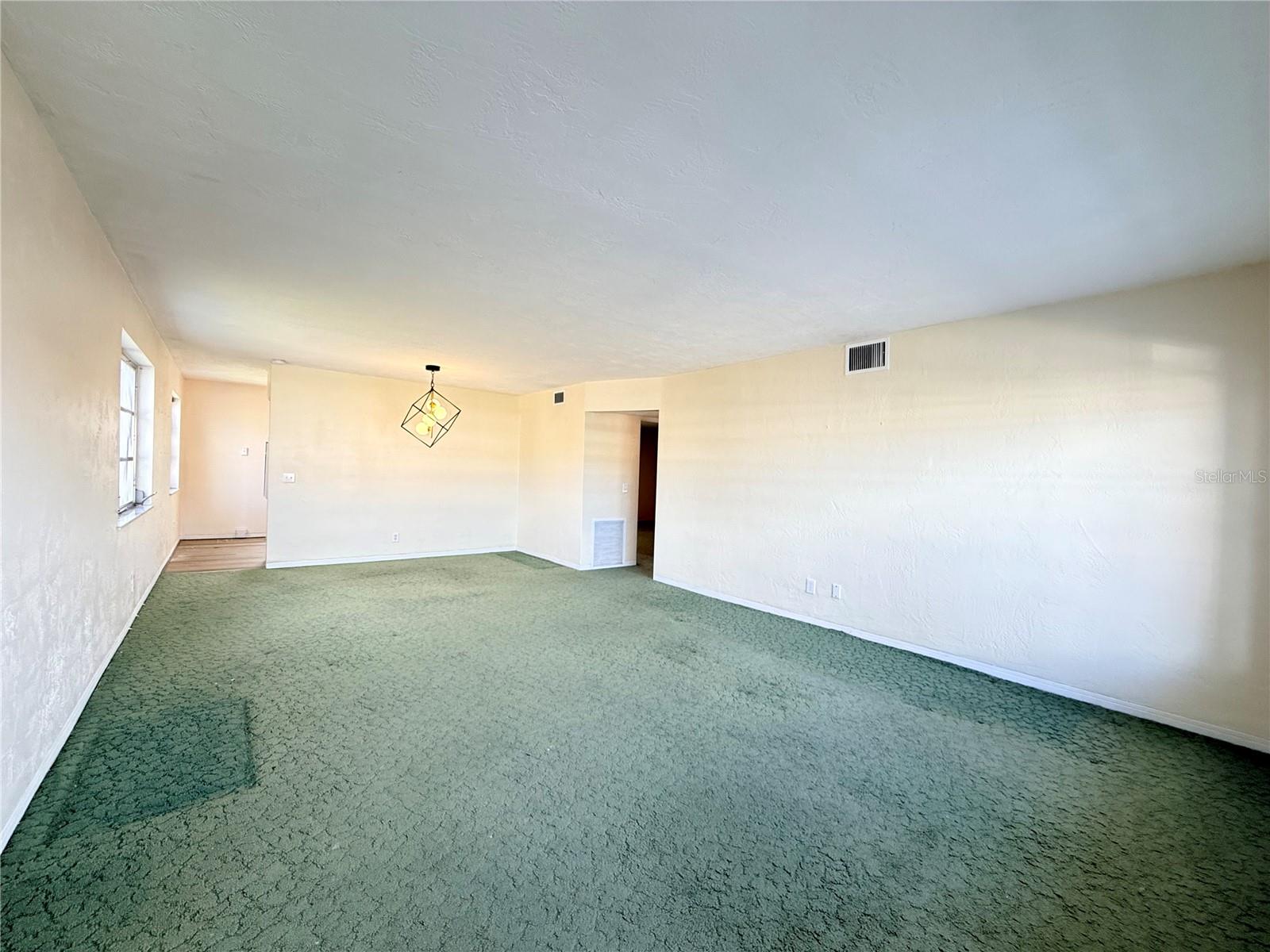 ON TOP OF THE WORLD - Residential