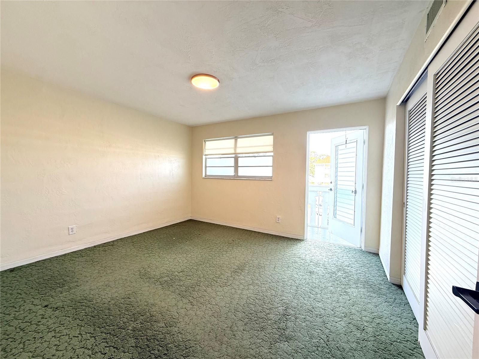 ON TOP OF THE WORLD - Residential