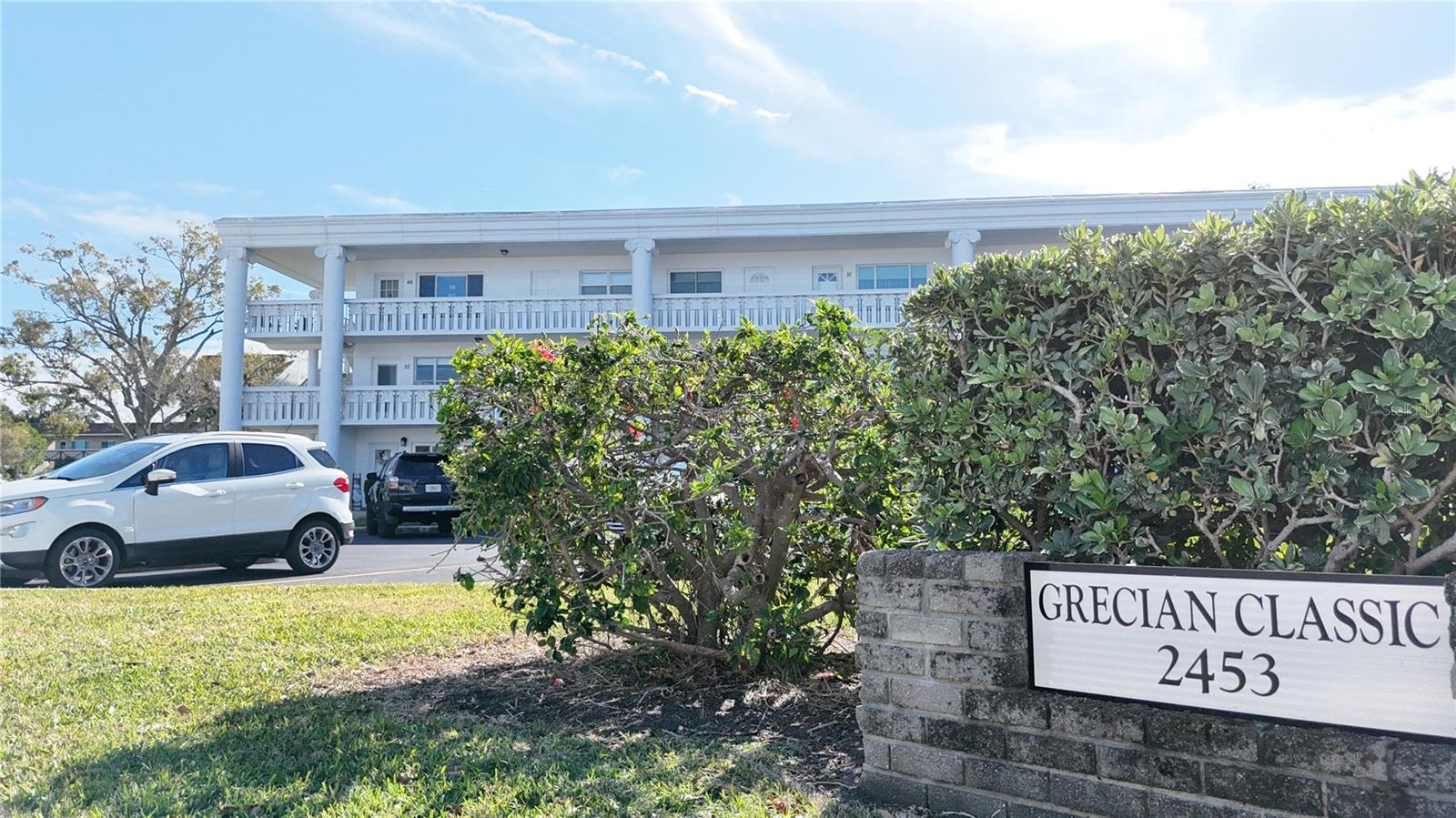 ON TOP OF THE WORLD - Residential