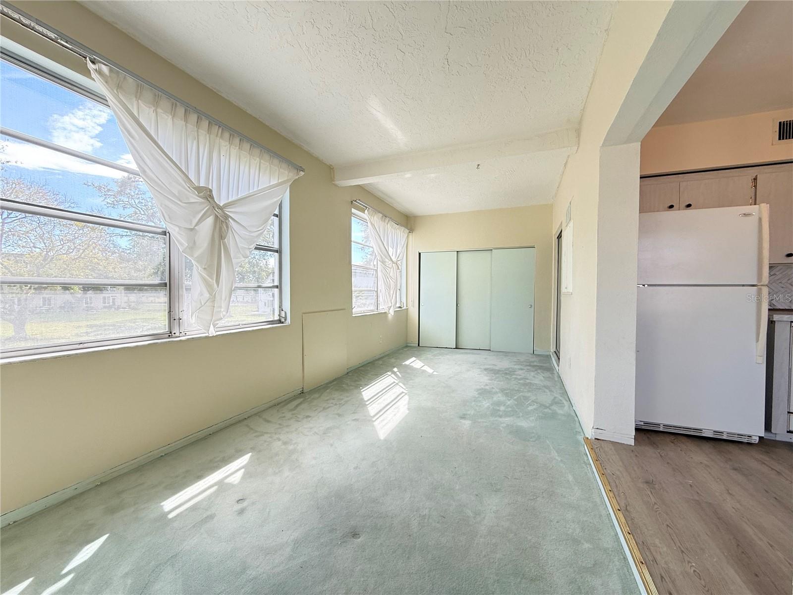 ON TOP OF THE WORLD - Residential