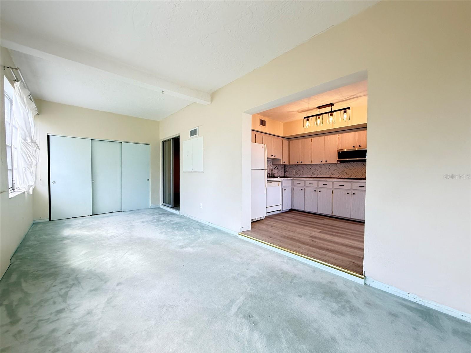 ON TOP OF THE WORLD - Residential