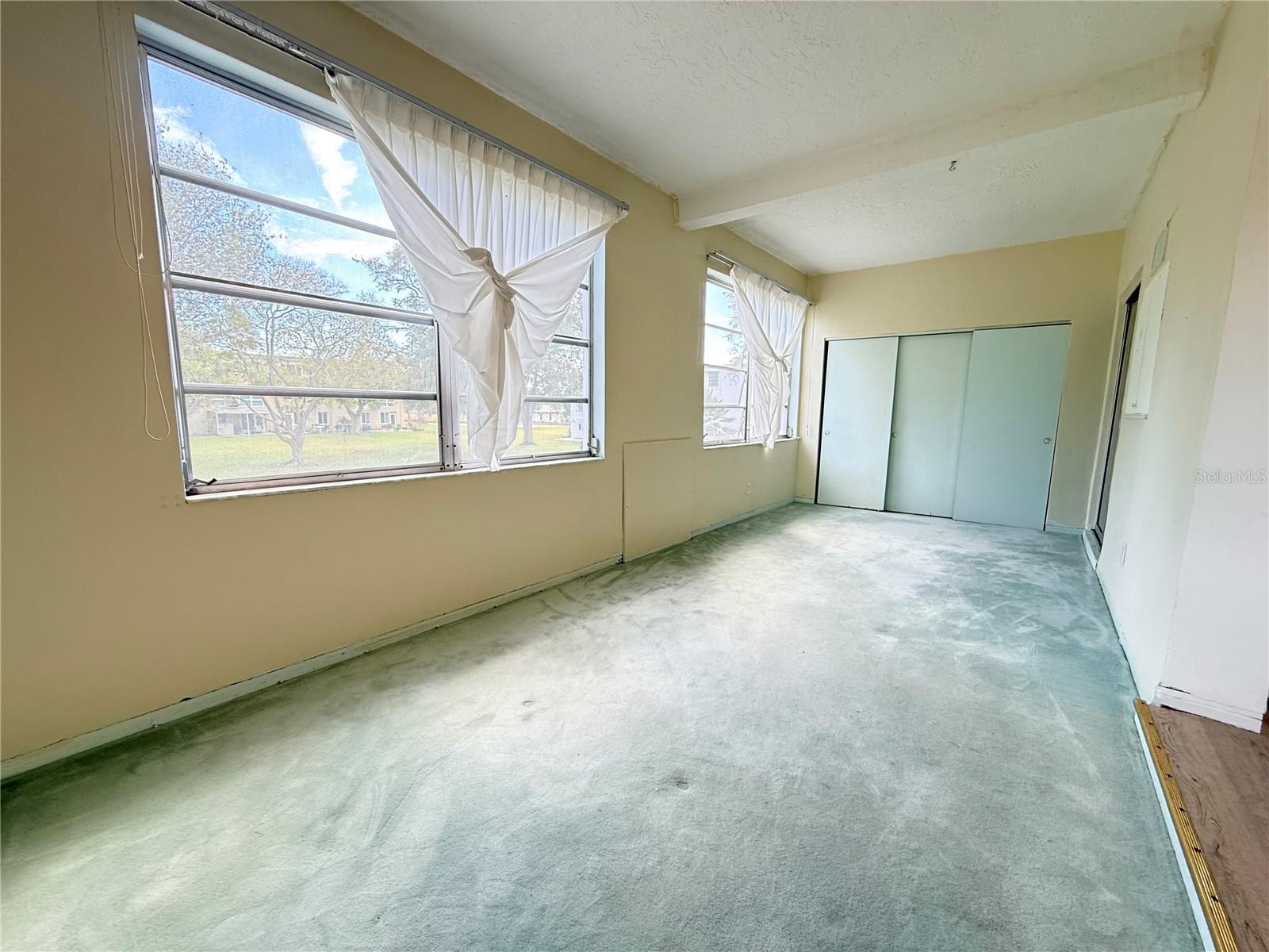 ON TOP OF THE WORLD - Residential