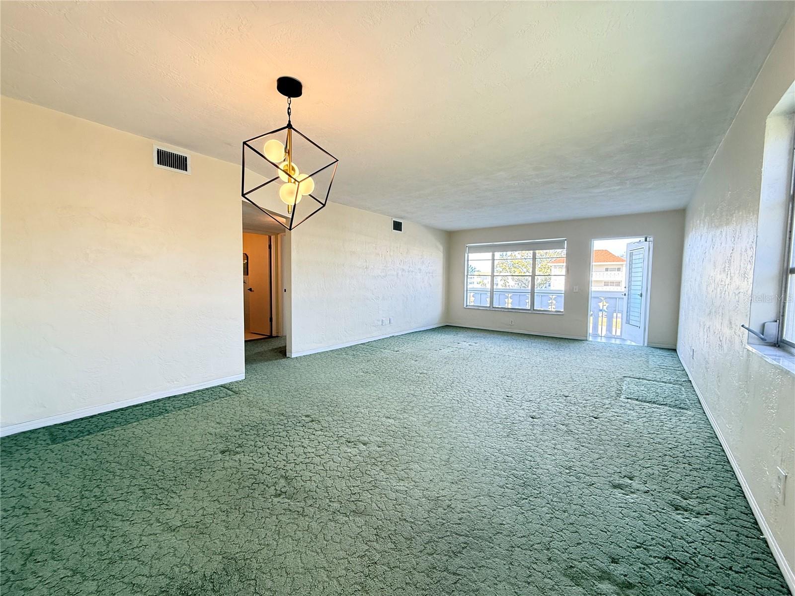 ON TOP OF THE WORLD - Residential