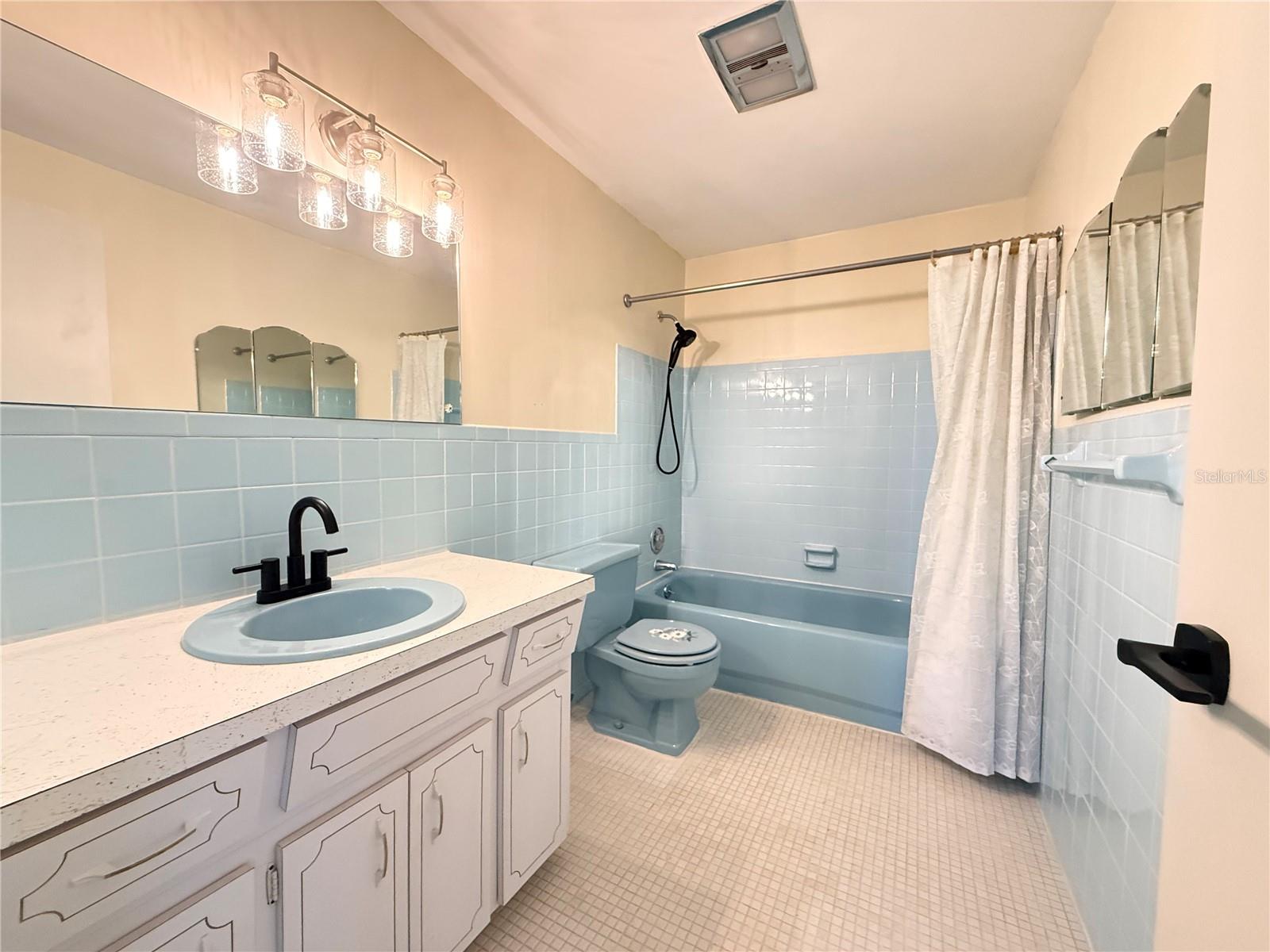 ON TOP OF THE WORLD - Residential