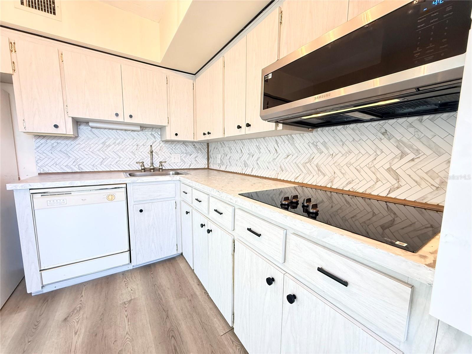 ON TOP OF THE WORLD - Residential