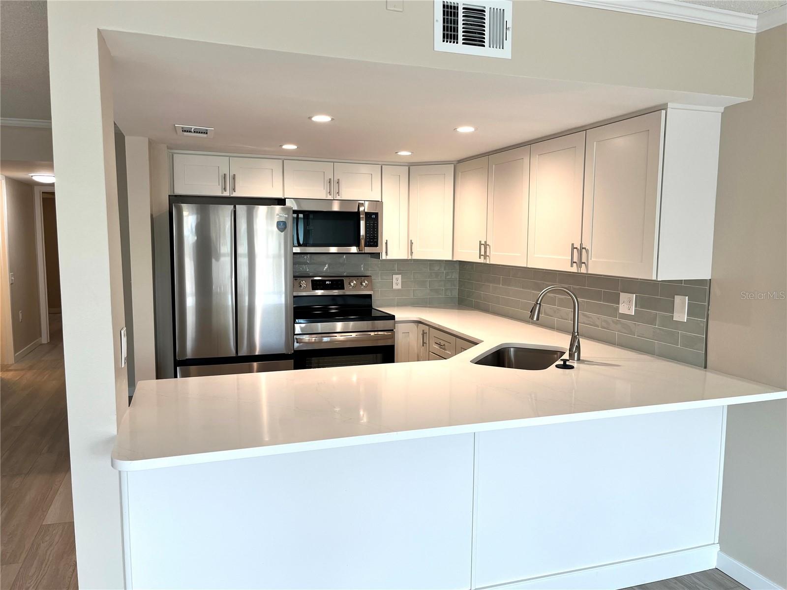 PENTHOUSE SHORES CONDO - Residential