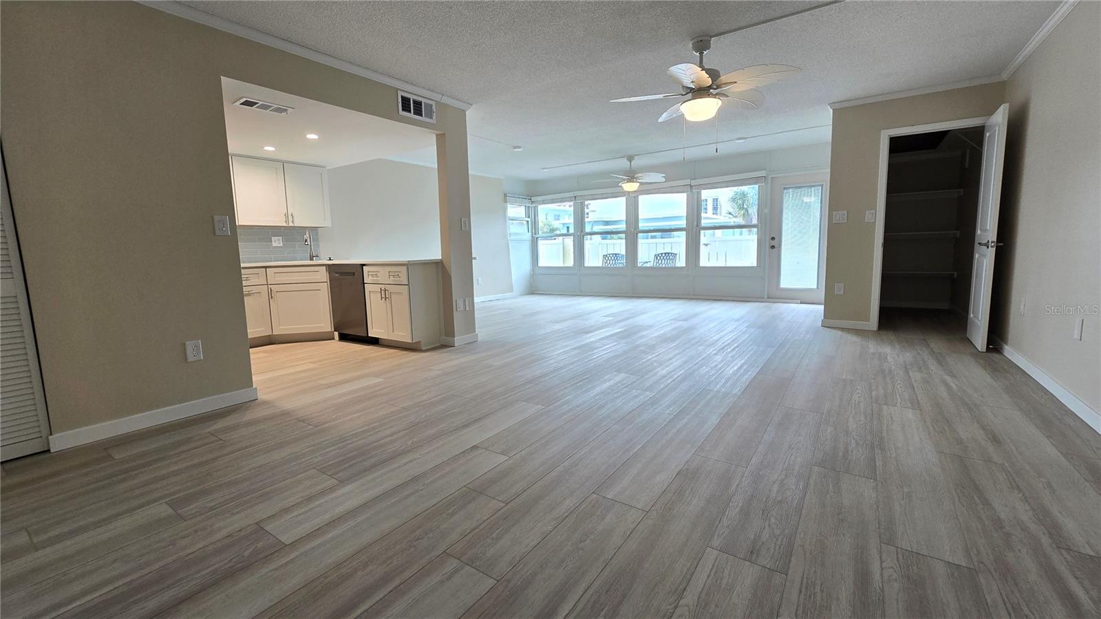 PENTHOUSE SHORES CONDO - Residential