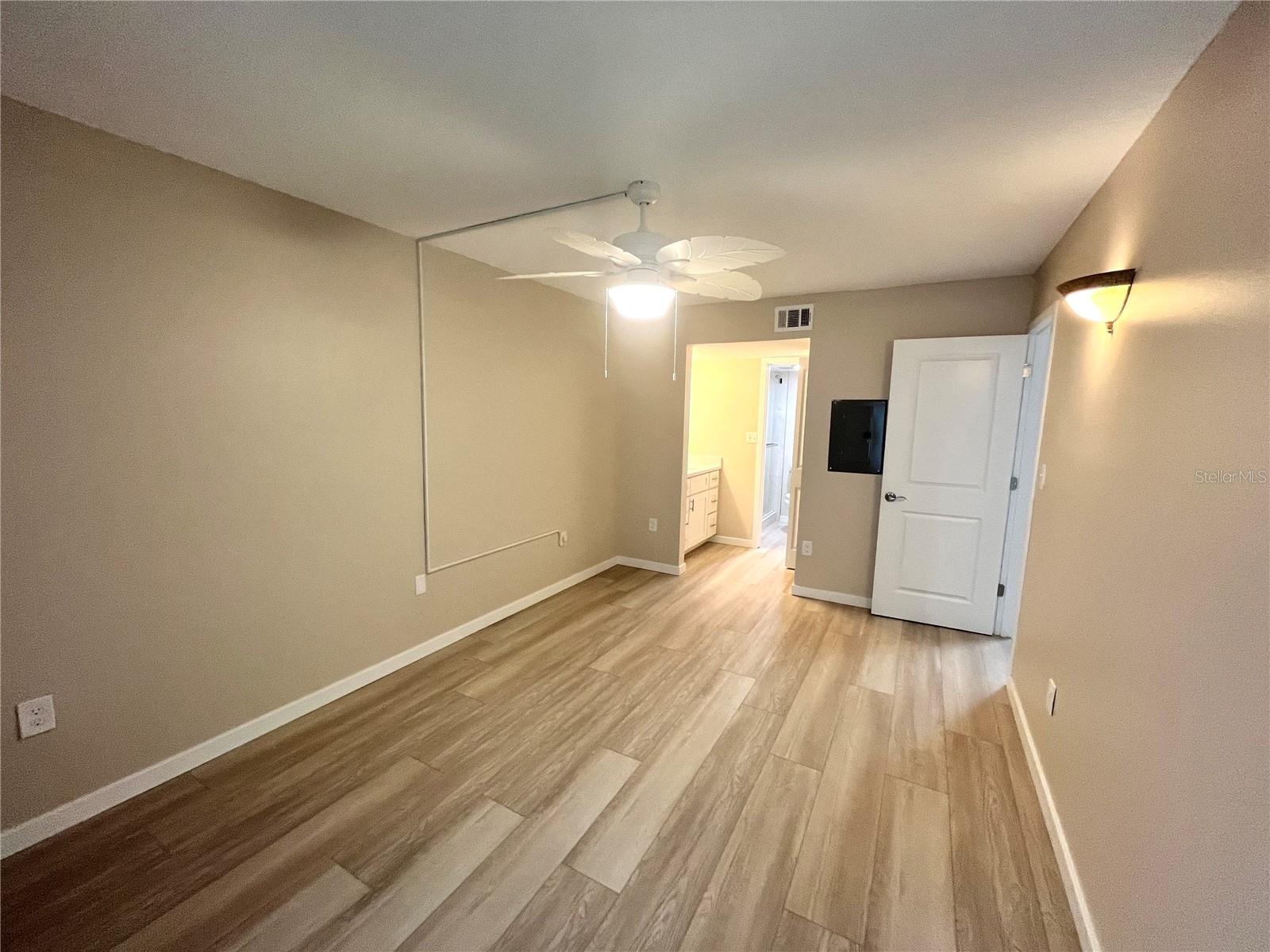 PENTHOUSE SHORES CONDO - Residential