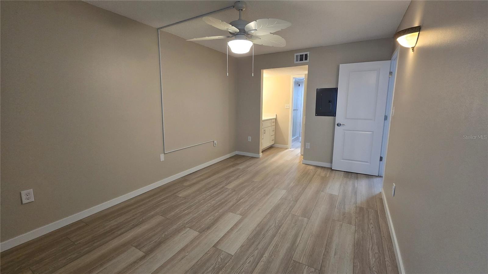 PENTHOUSE SHORES CONDO - Residential