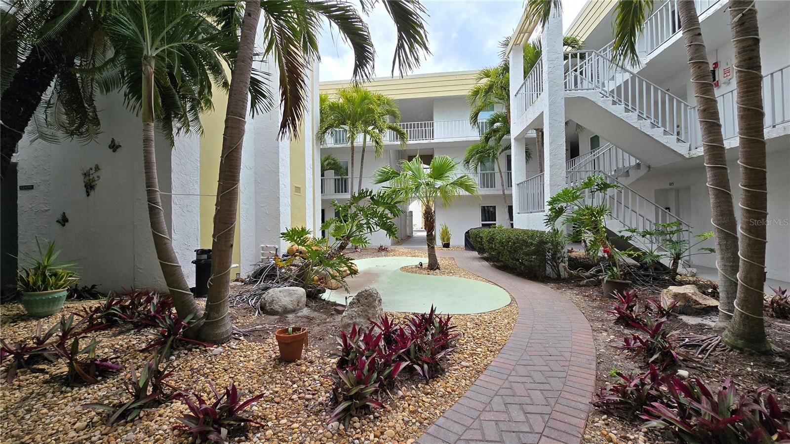 PENTHOUSE SHORES CONDO - Residential