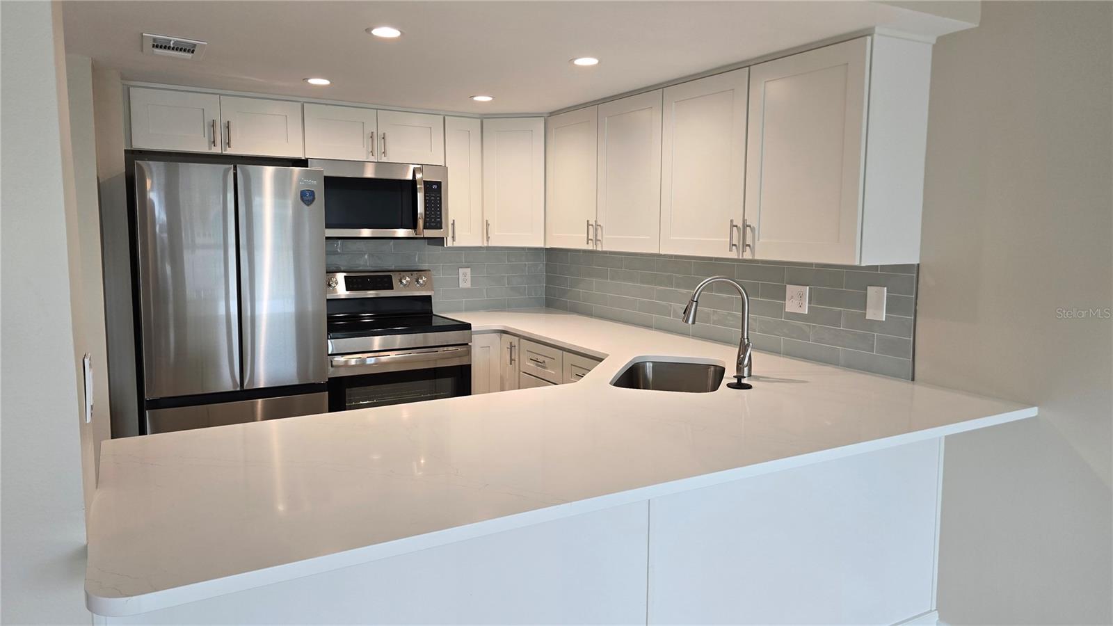 PENTHOUSE SHORES CONDO - Residential