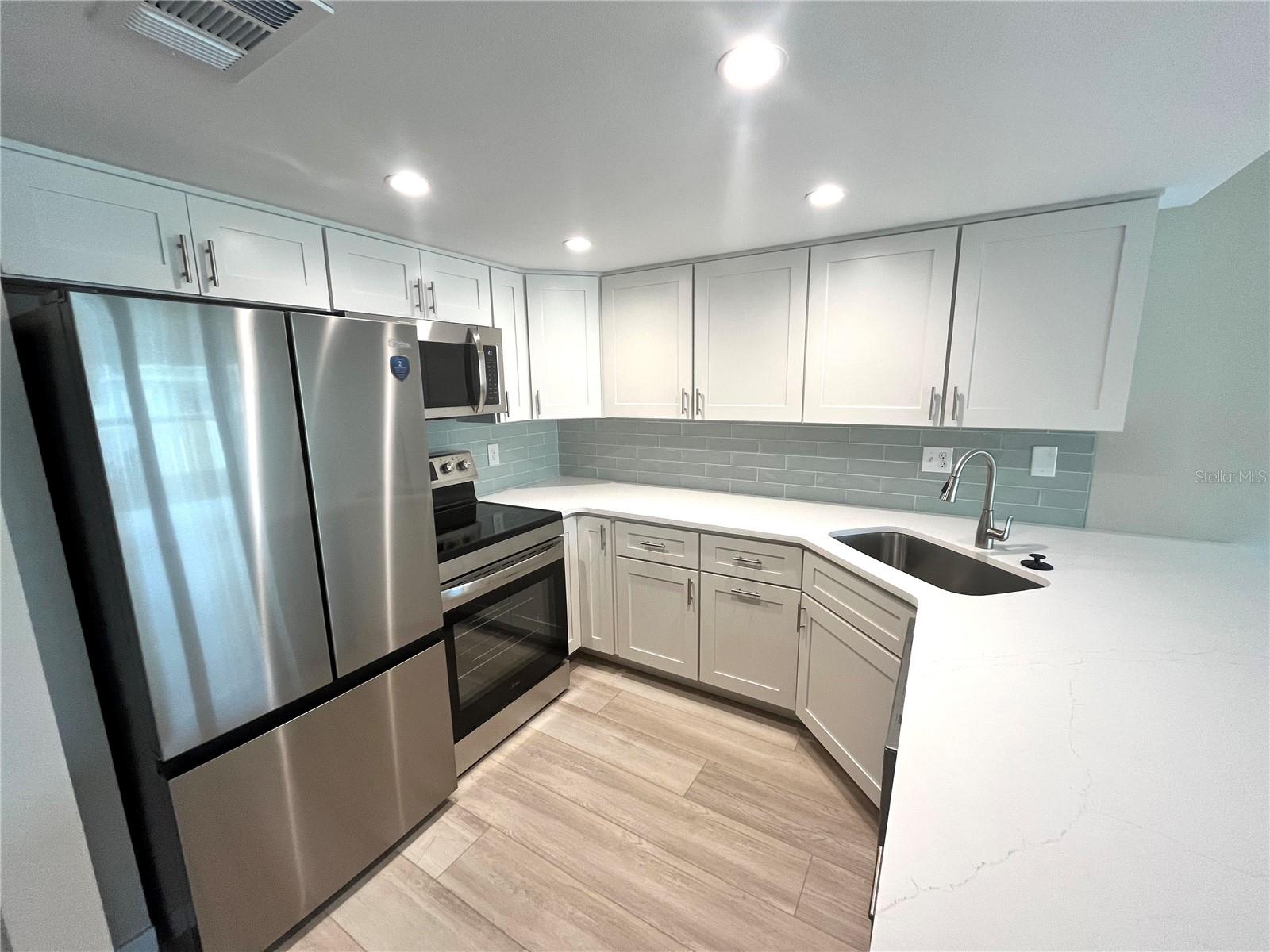 PENTHOUSE SHORES CONDO - Residential