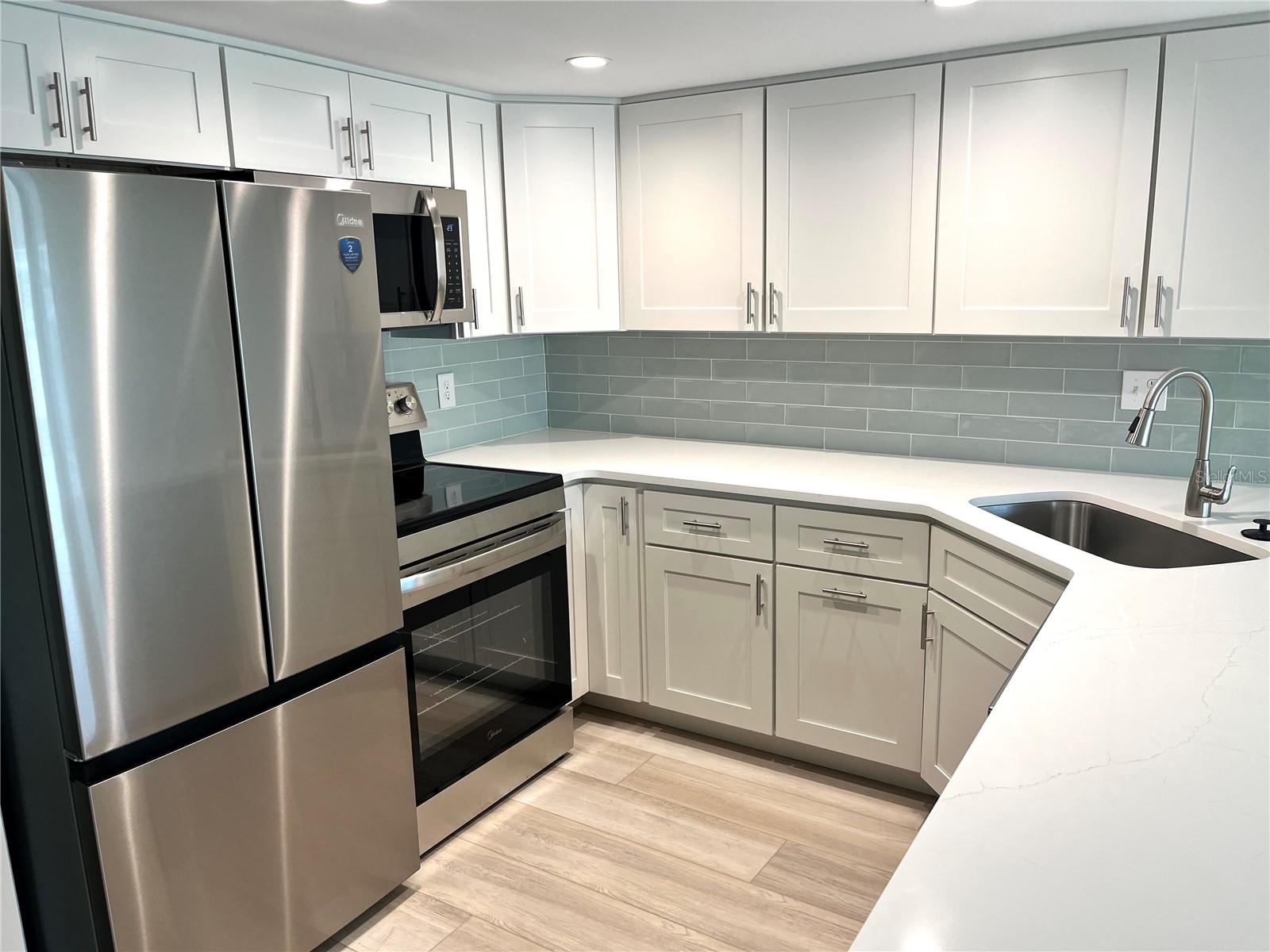 PENTHOUSE SHORES CONDO - Residential