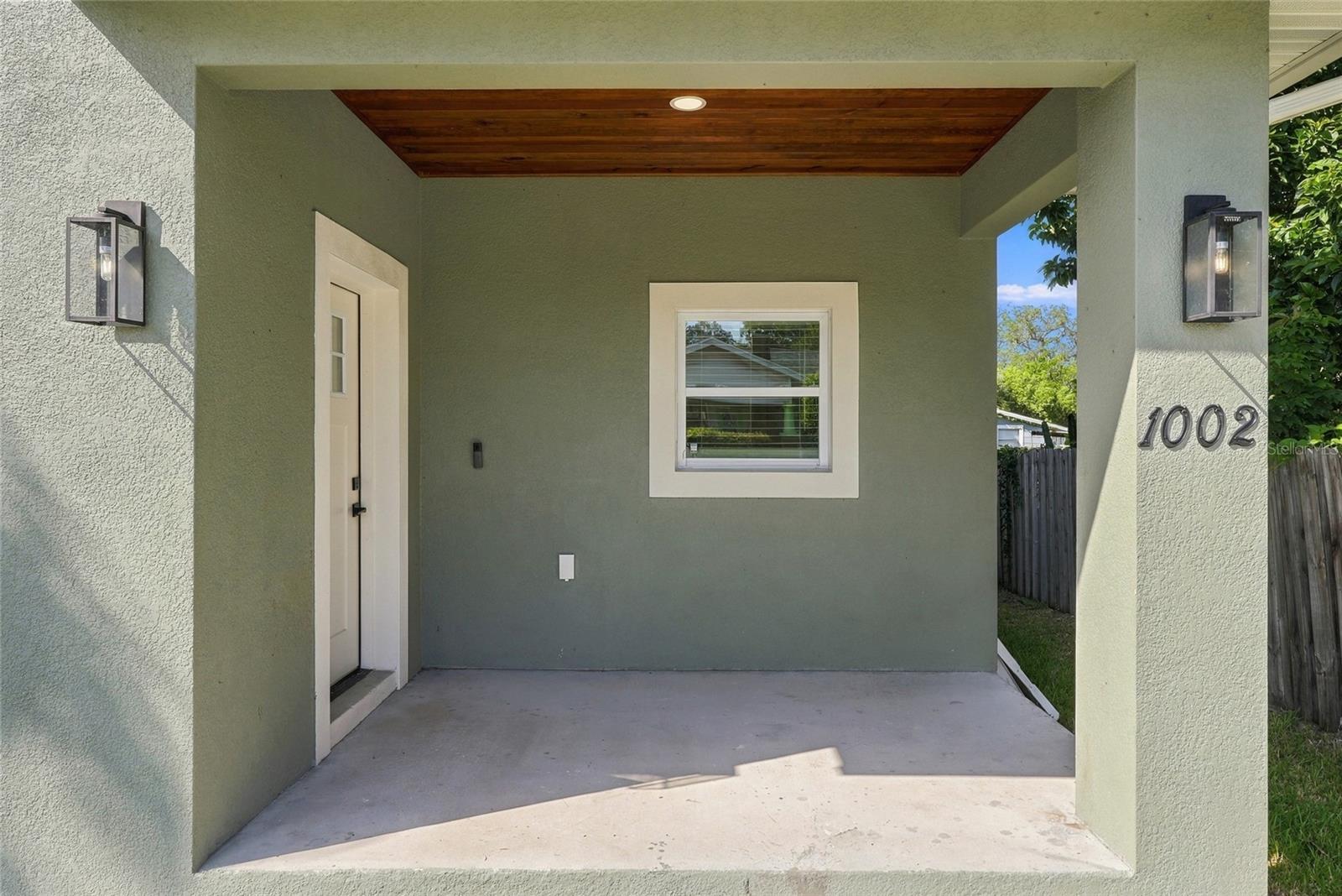 1002 E OSBORNE AVENUE