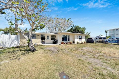 Single Family Residence in MADEIRA BEACH FL 14087 W PARSLEY DR Dr.jpg
